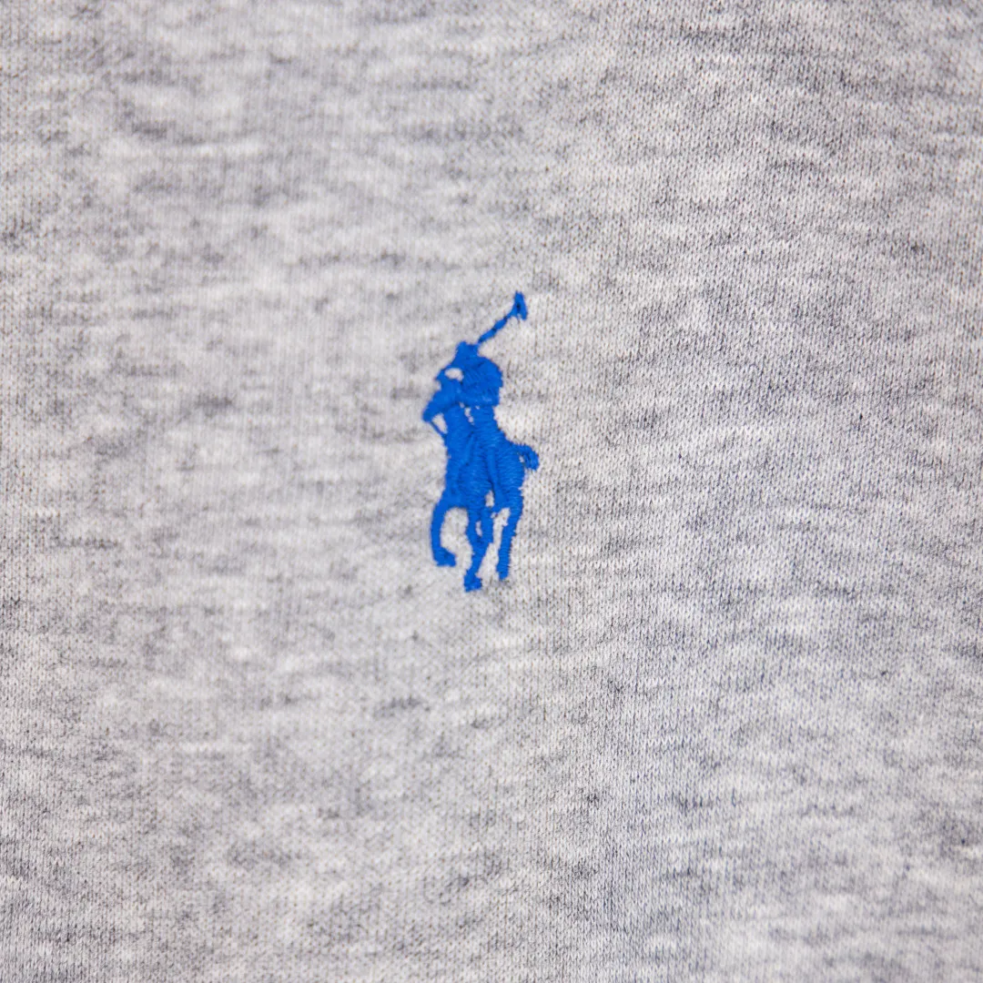 P300 zp version [Exclusive supply] Ralph Lauren/Ralph Lauren 2025SS Four Seasons classic style stacked topstitch design five-color thin hooded sweatshirt -370g double-sided cotton heavyweight fabric✅ -Original same 7.5CM widened thread processing✅ -Front collar patchwork triangle block four-needle six-thread topstitch design✅ -RL Four Seasons classic style Loose fit, easy for both men and women to control Simple Clean and versatile, exposed topstitching patchwork triangle 1.3 cm retro original color hook and loop drawstring, full of details. Color: navy blue, brown, pink, gray. Size: S M L XL. Number: WW10748.